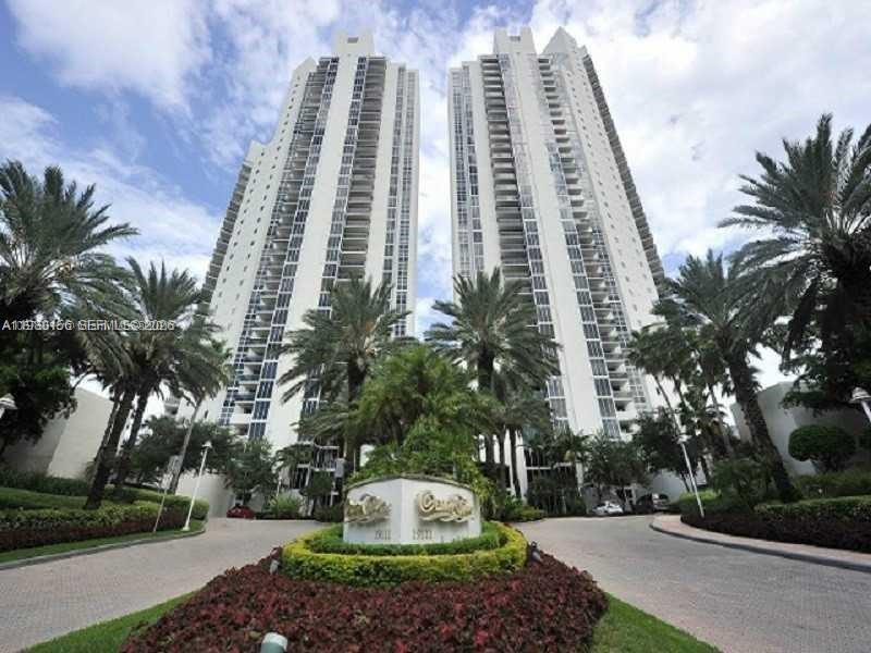 19111 Collins Ave #803