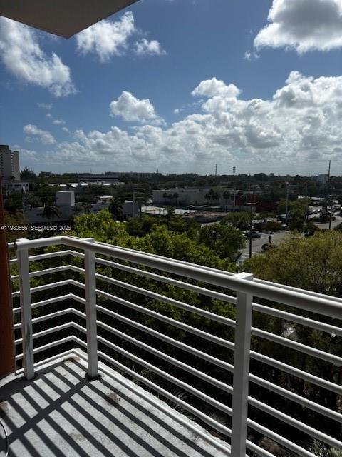 image The Venture at Aventura25