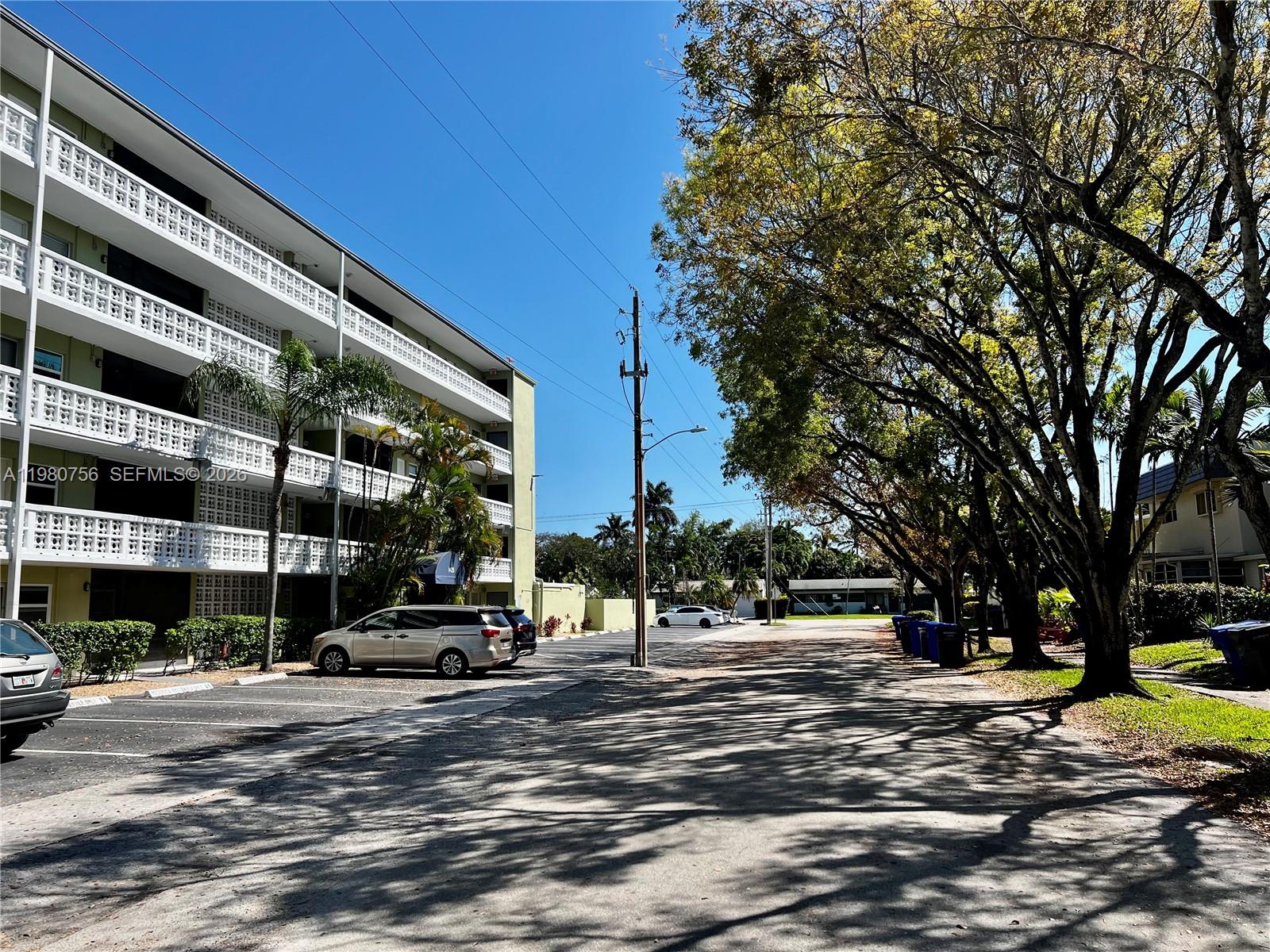 1425 Arthur St #402A