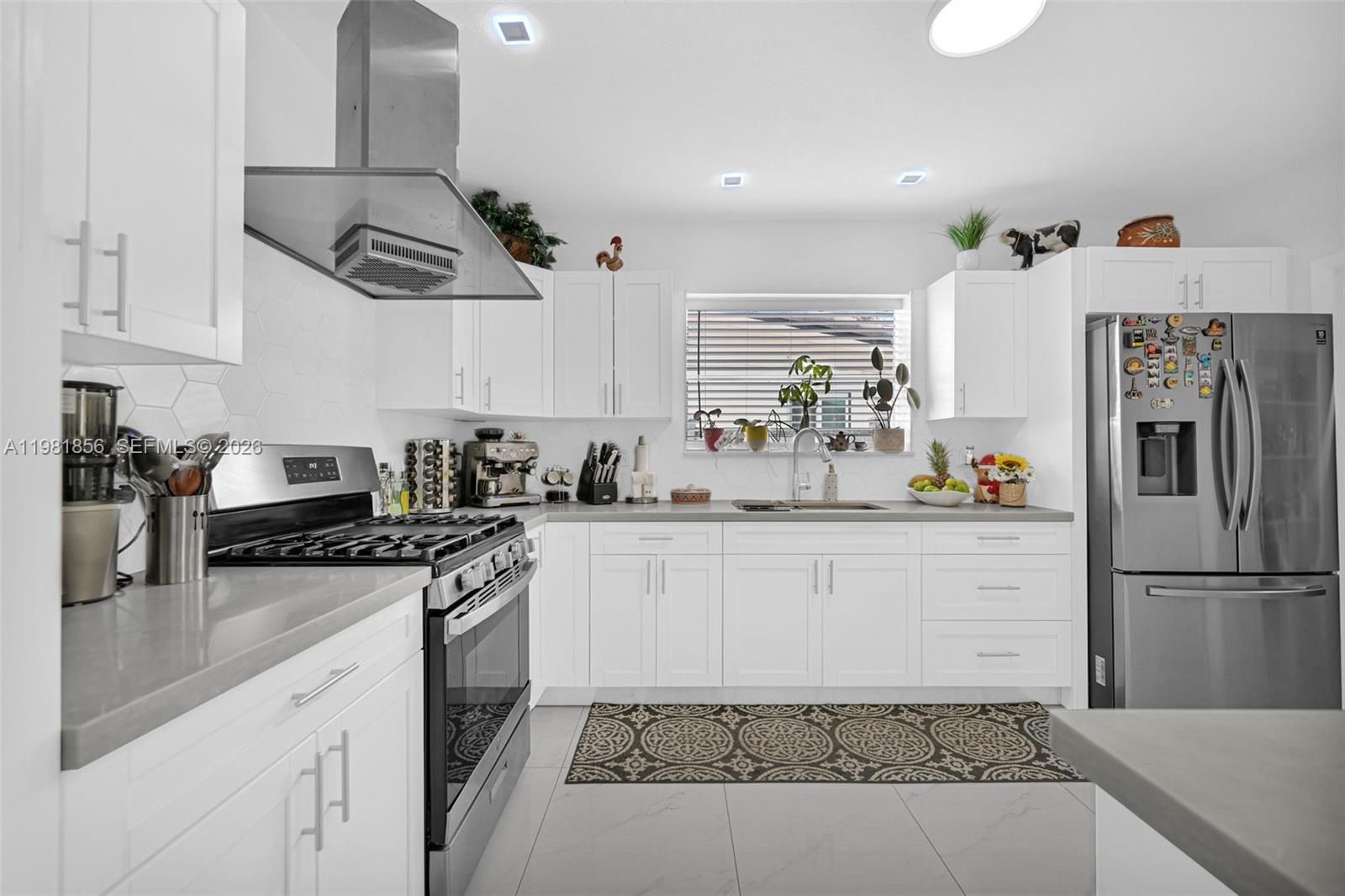 756 W 53rd St Hialeah, FL 33012