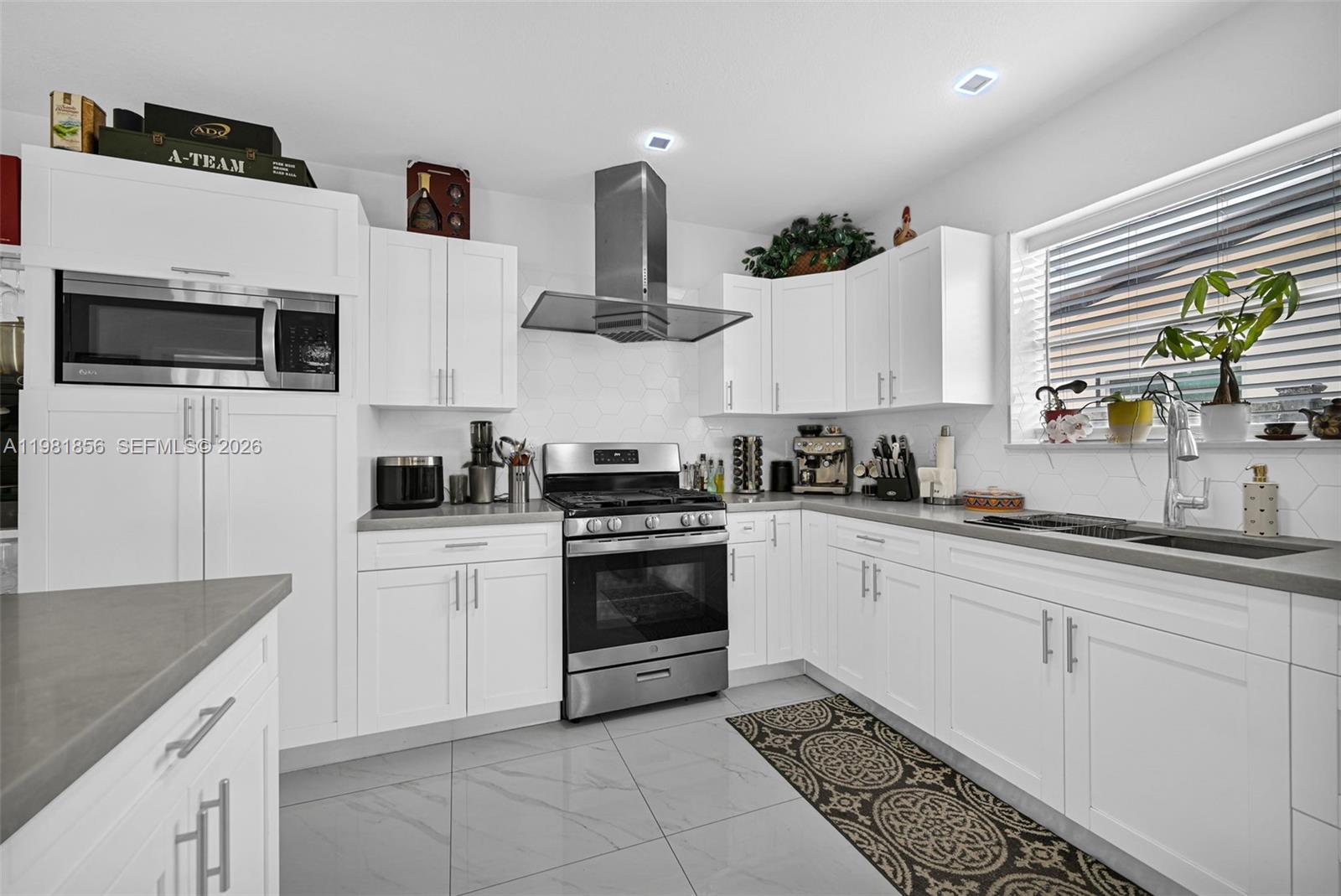 756 W 53rd St Hialeah, FL 33012