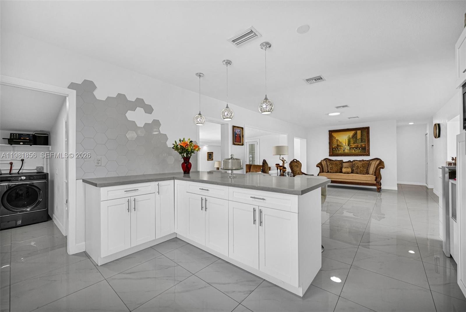 756 W 53rd St Hialeah, FL 33012