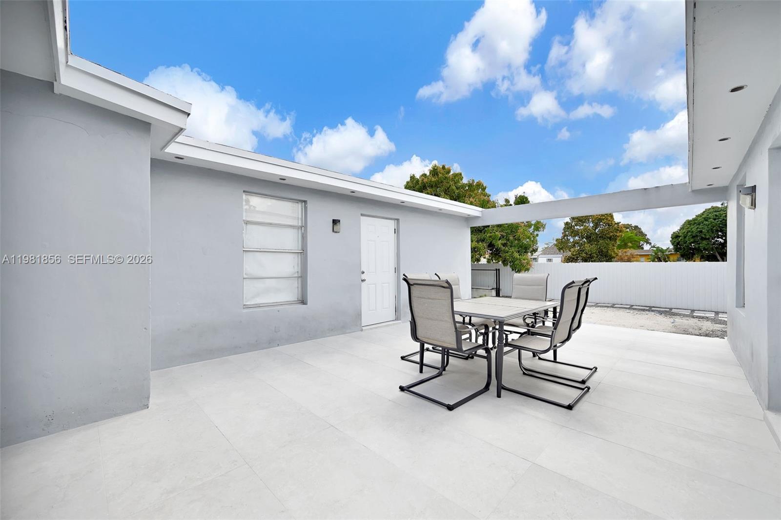 756 W 53rd St Hialeah, FL 33012