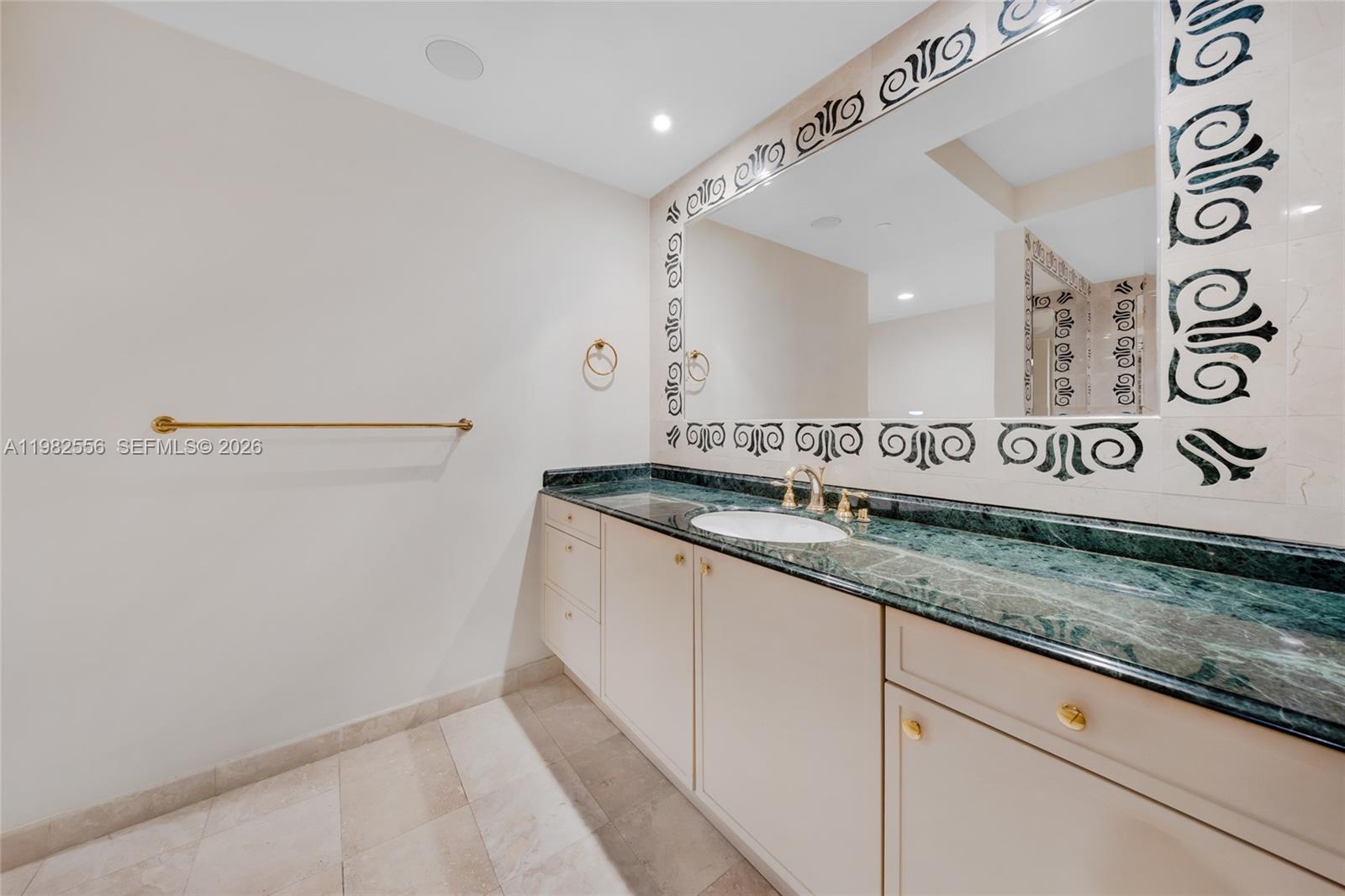 430 Grand Bay Dr #902 Key Biscayne, FL 33149