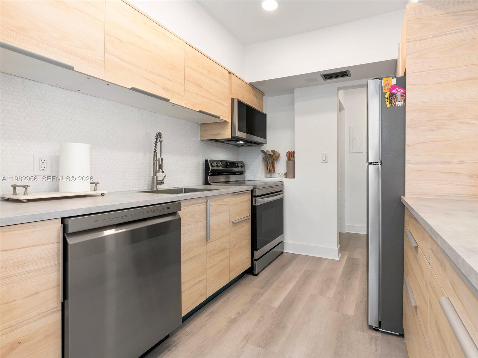 10210 Collins Ave #202 Bal Harbour, FL 33154