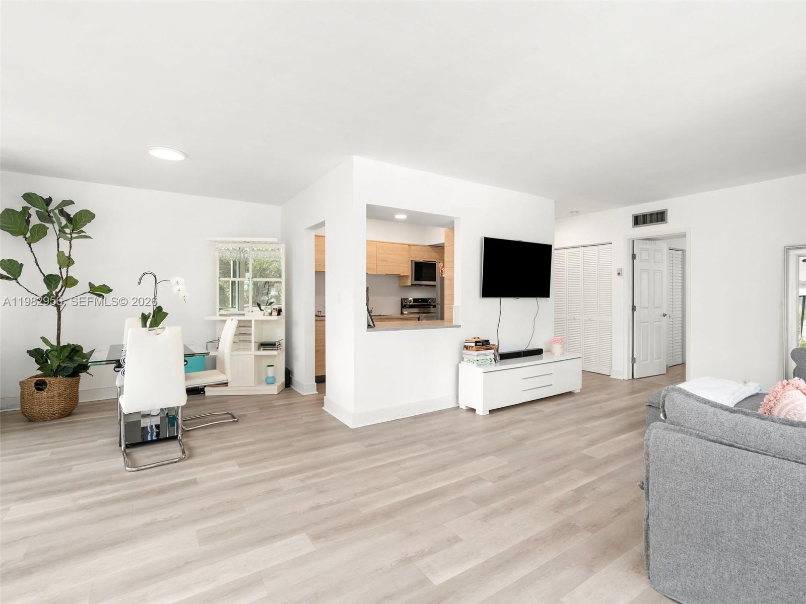 10210 Collins Ave #202 Bal Harbour, FL 33154