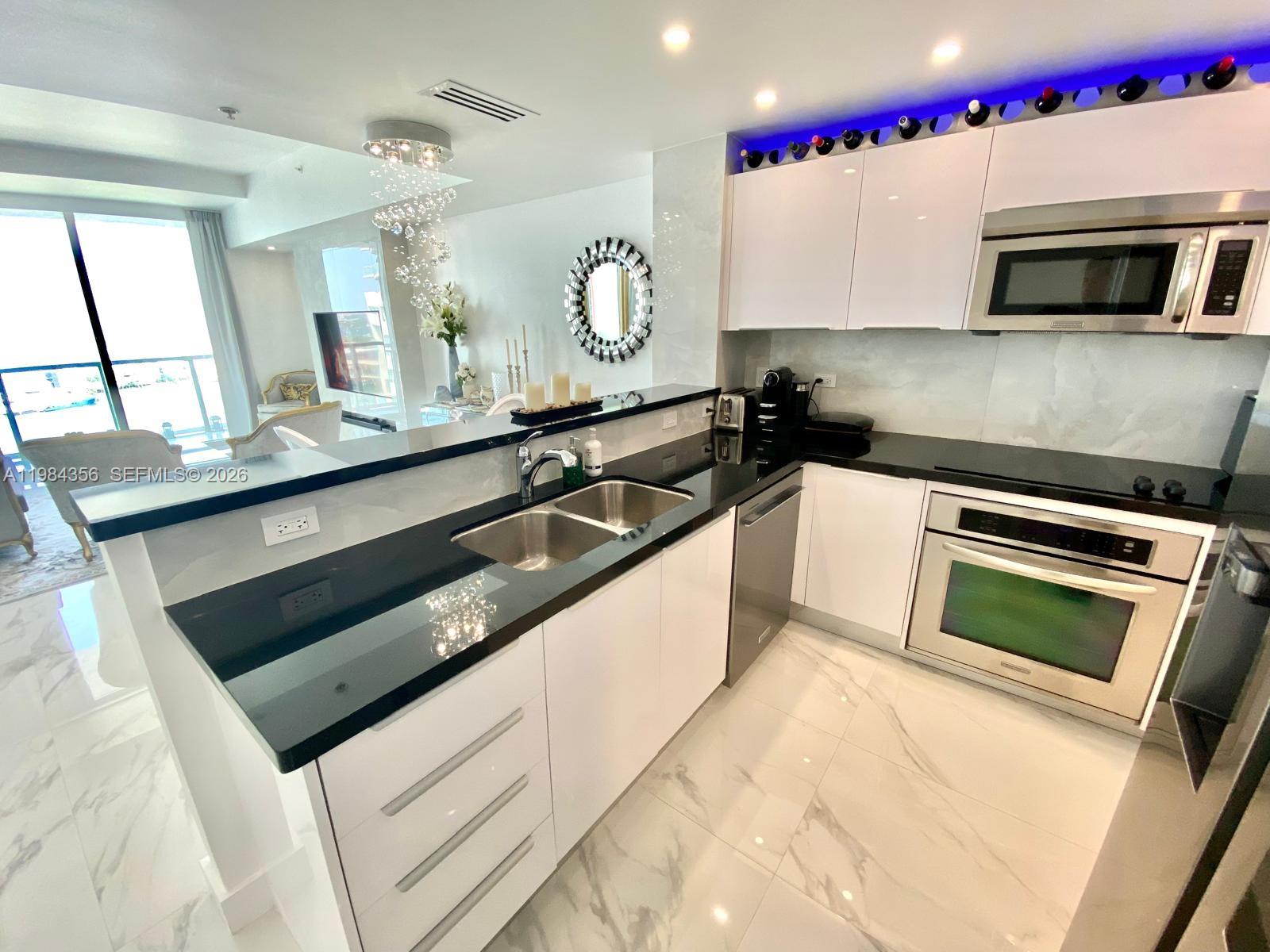 image Vizcayne South9