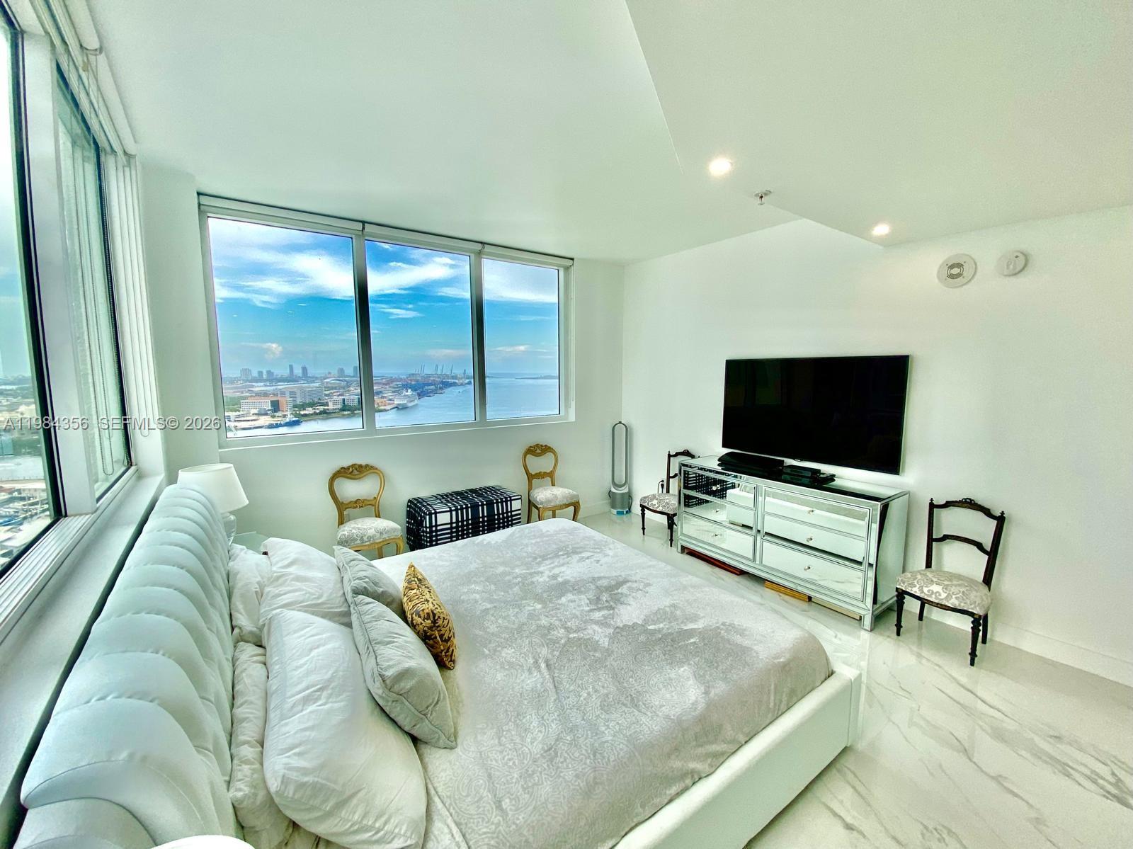 image Vizcayne South12