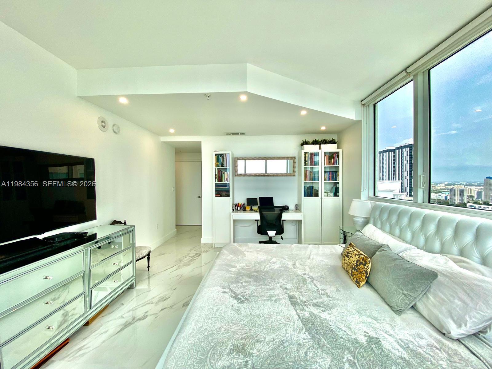 image Vizcayne South13