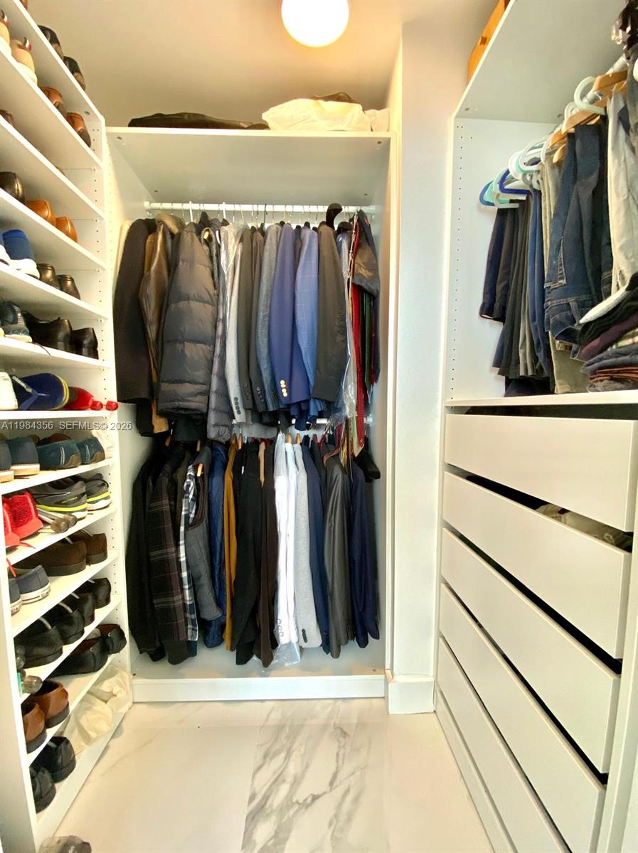 image Vizcayne South17