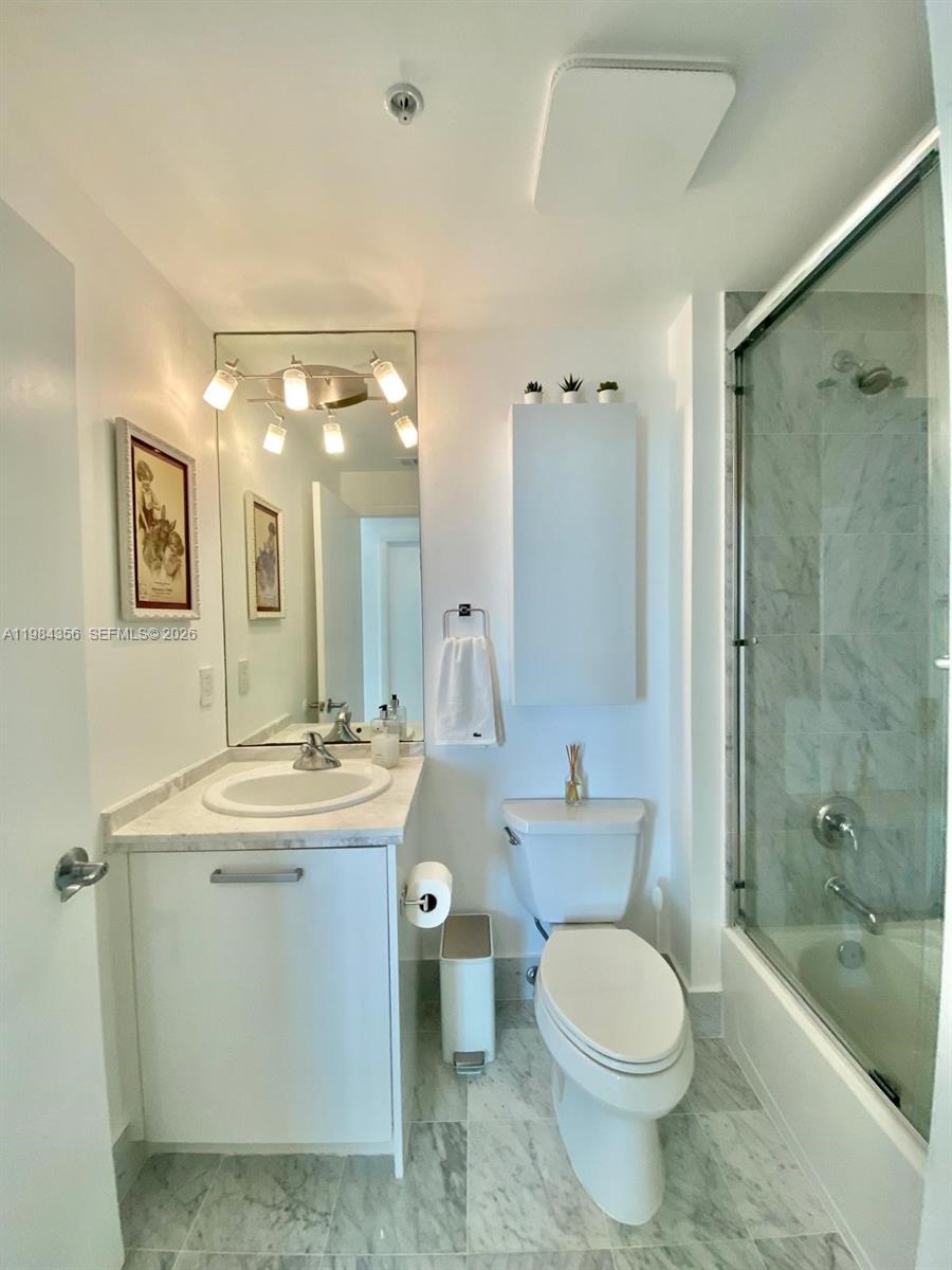 image Vizcayne South21