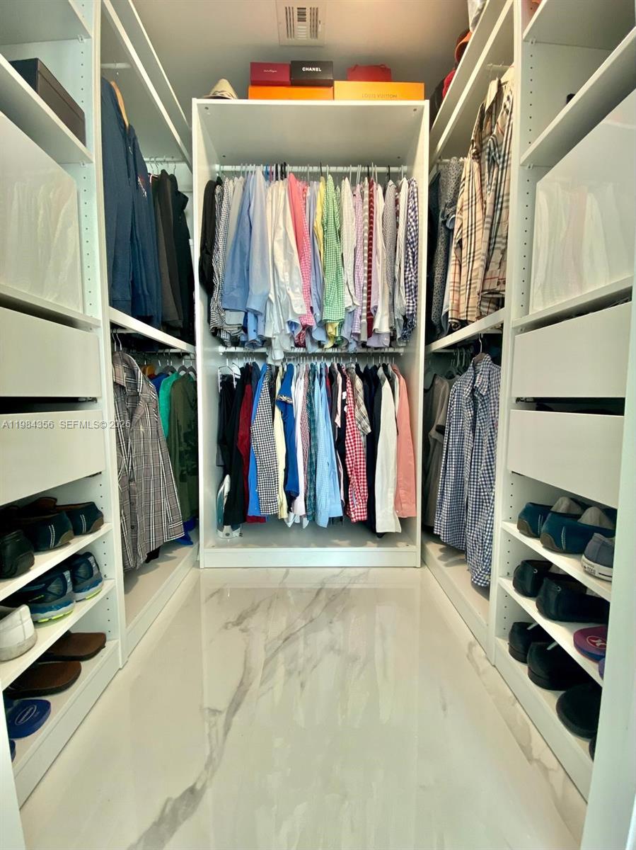 image Vizcayne South22