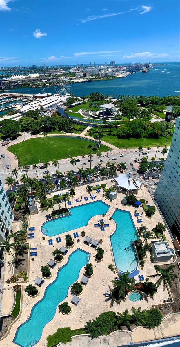 image Vizcayne South30