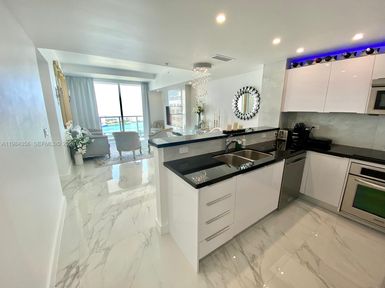 image Vizcayne South8