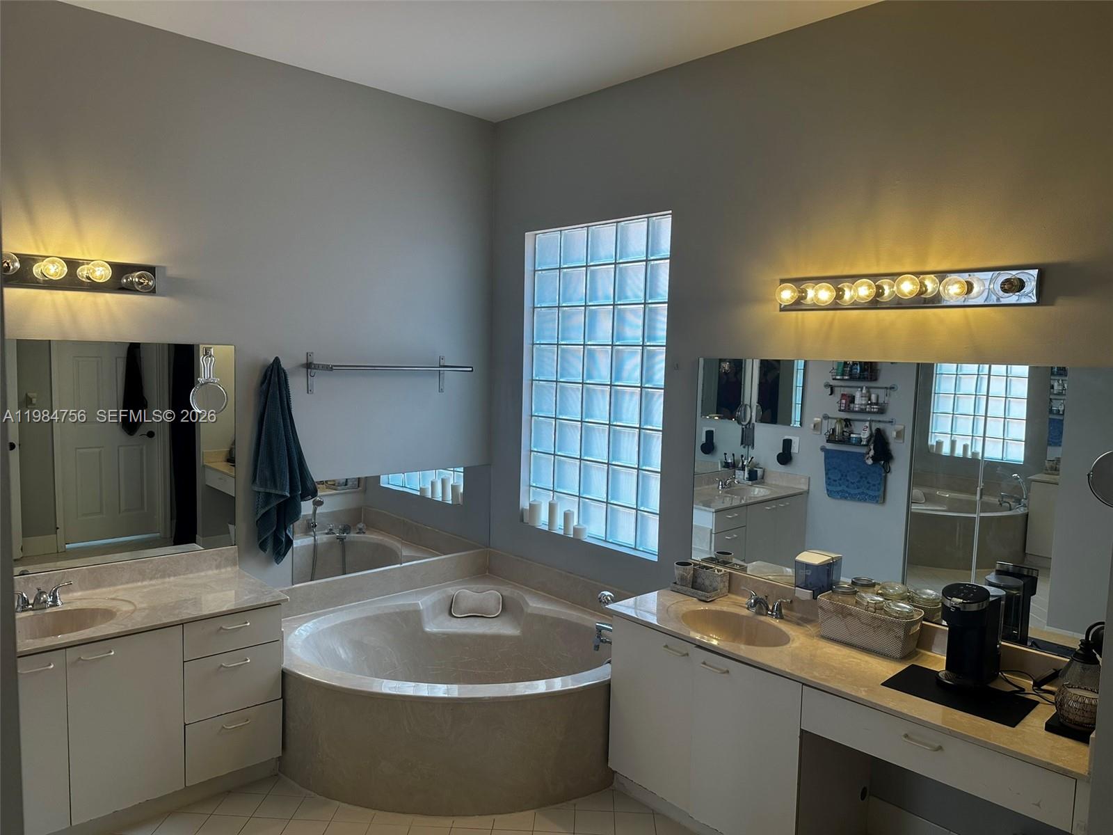 1471 NW 159th Ave Pembroke Pines, FL 33028