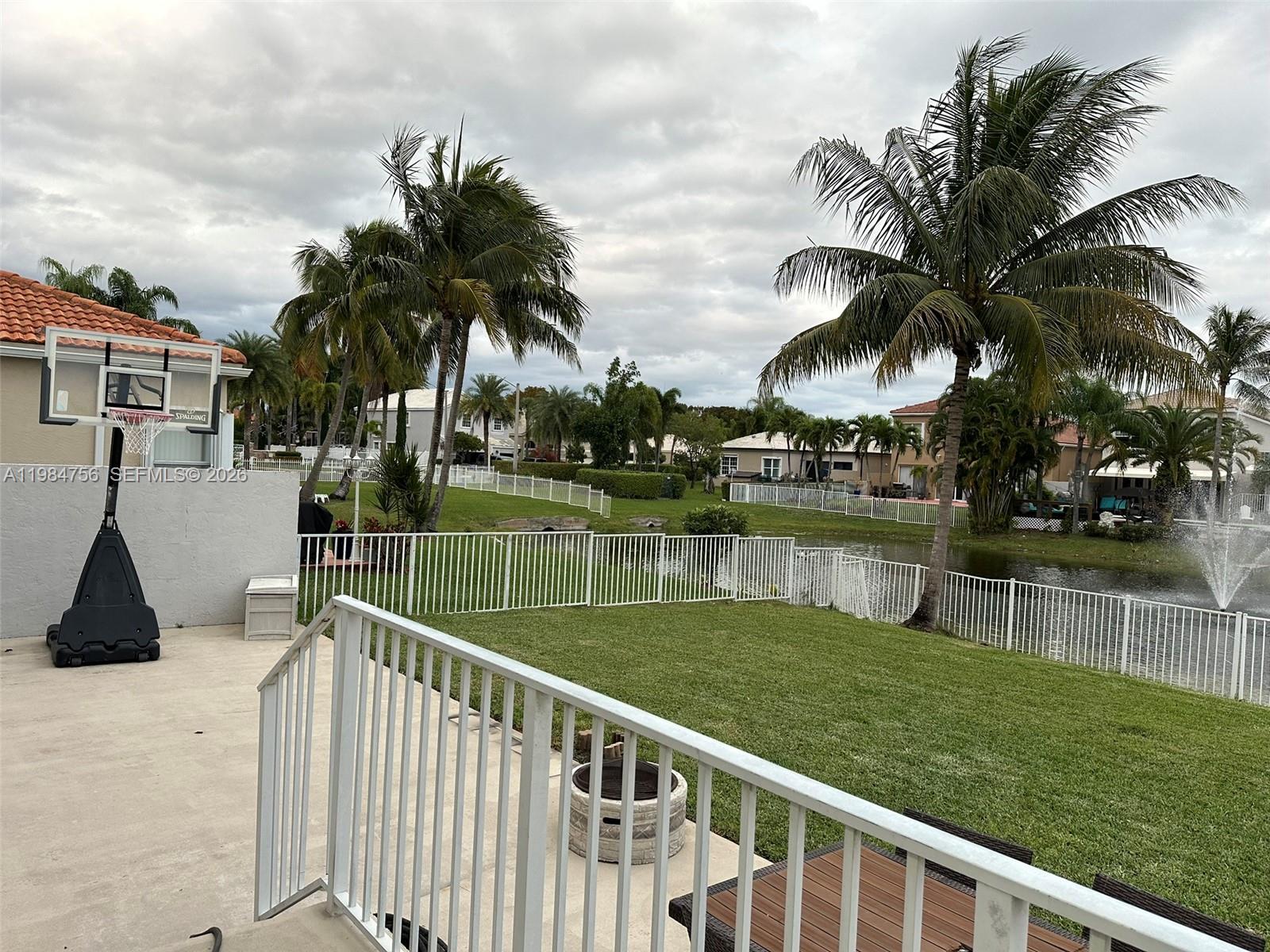 1471 NW 159th Ave Pembroke Pines, FL 33028