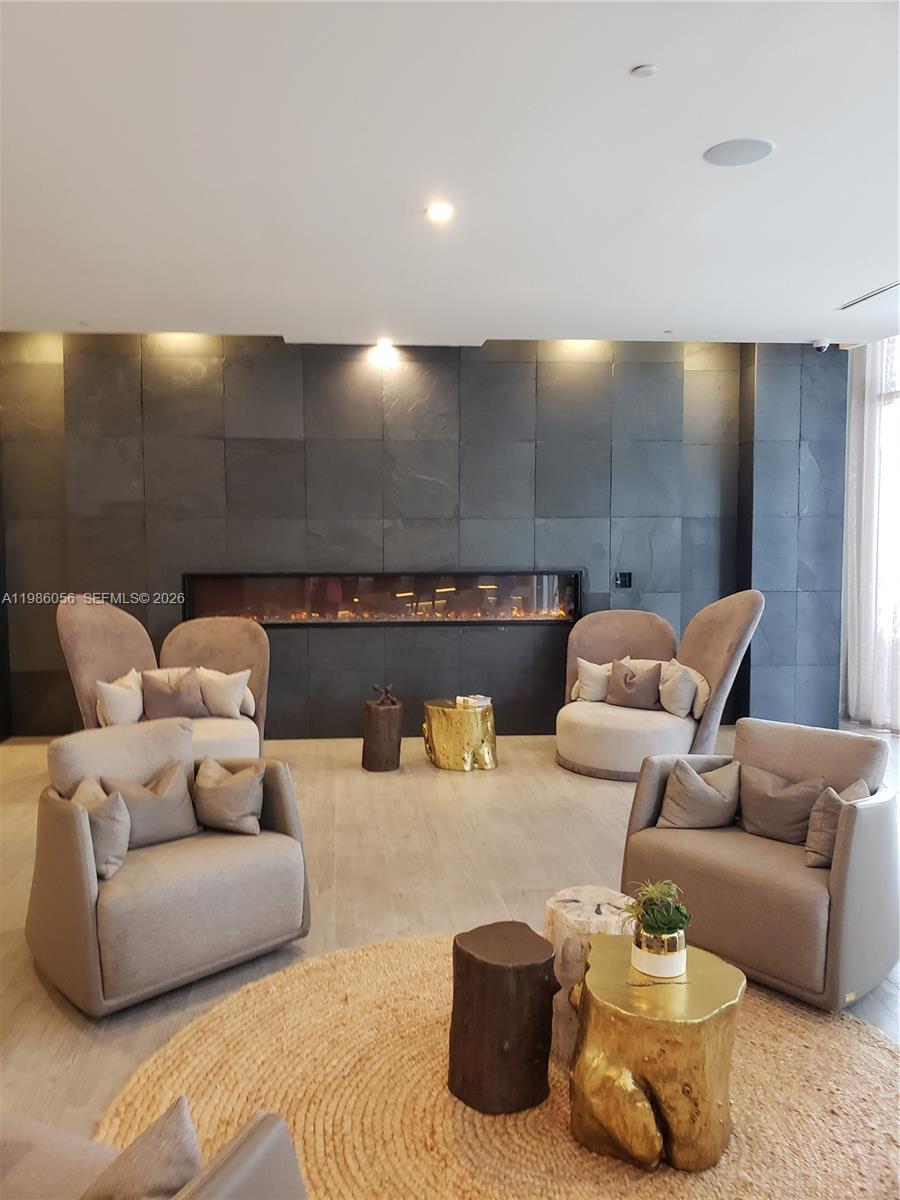 488 NE 18th St #4605 Miami, FL 33132