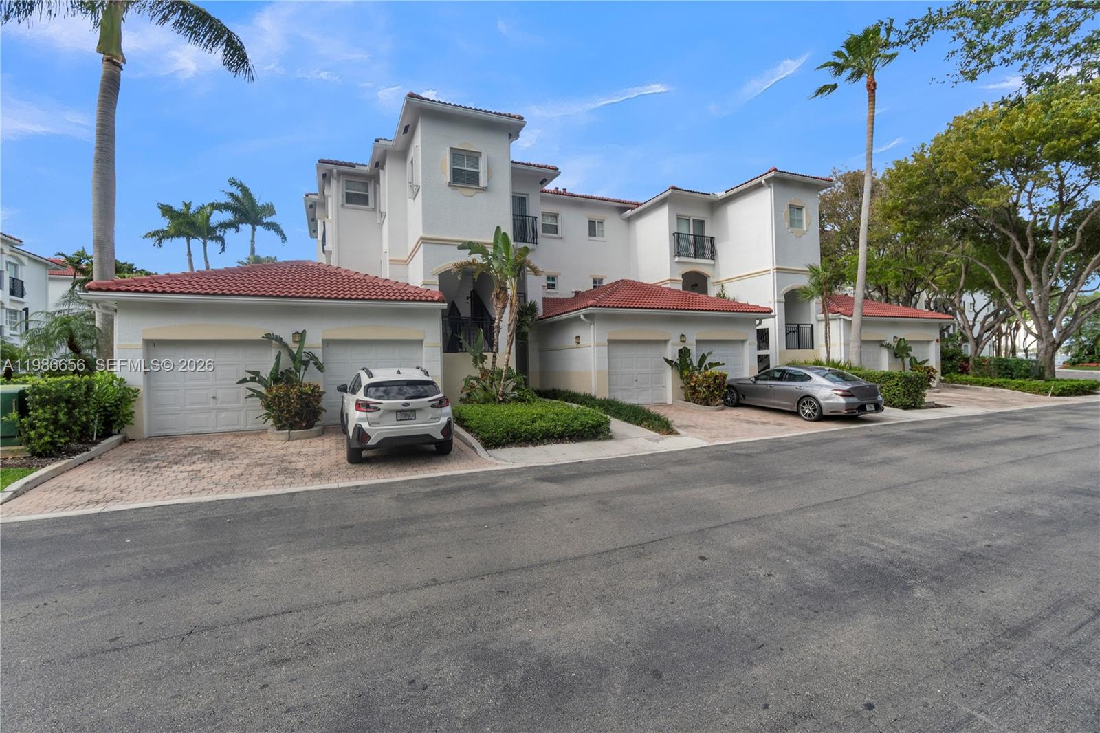 3235 NE 184th St #11103