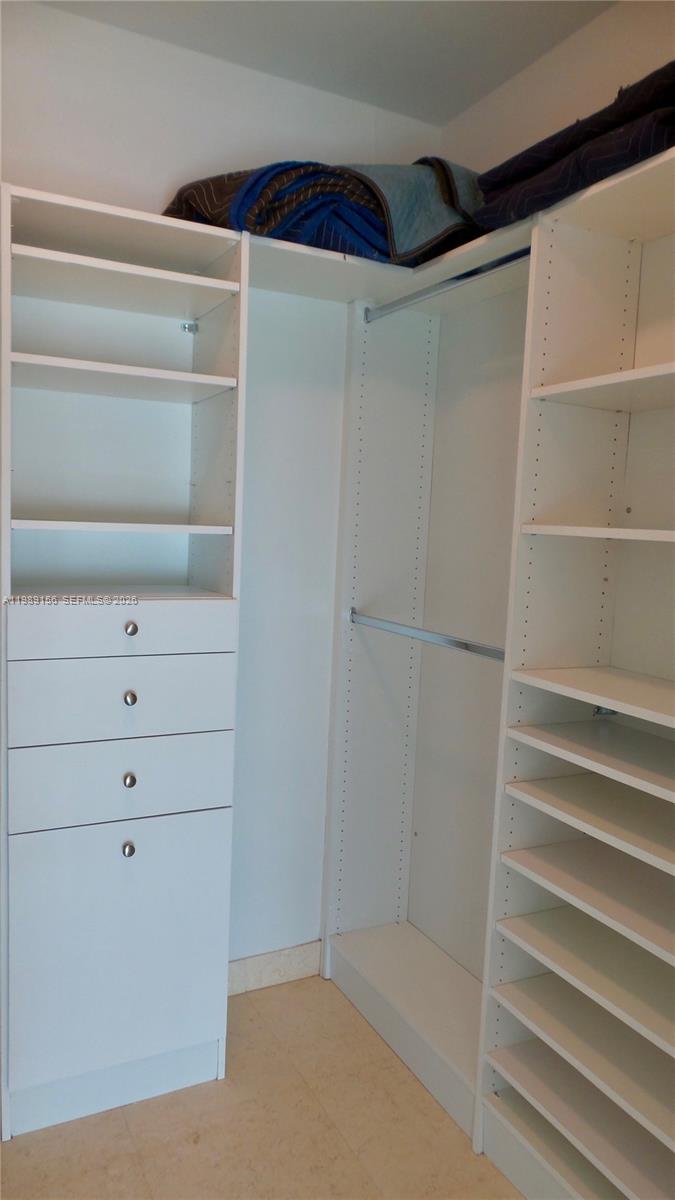 300 S Biscayne Blvd #PH-3805 Miami, FL 33131