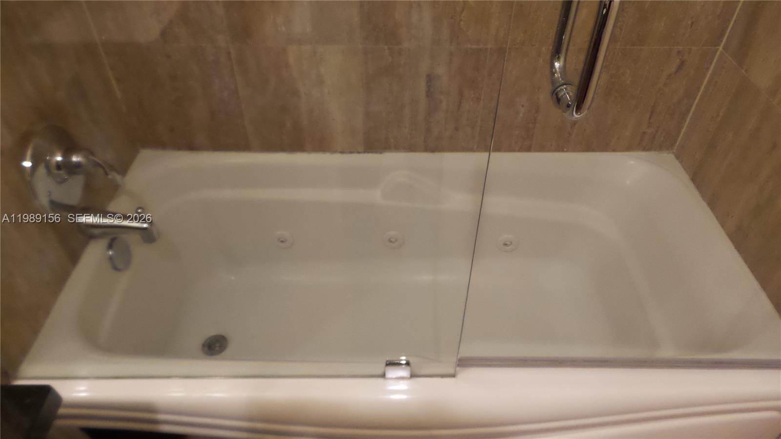 300 S Biscayne Blvd #PH-3805 Miami, FL 33131