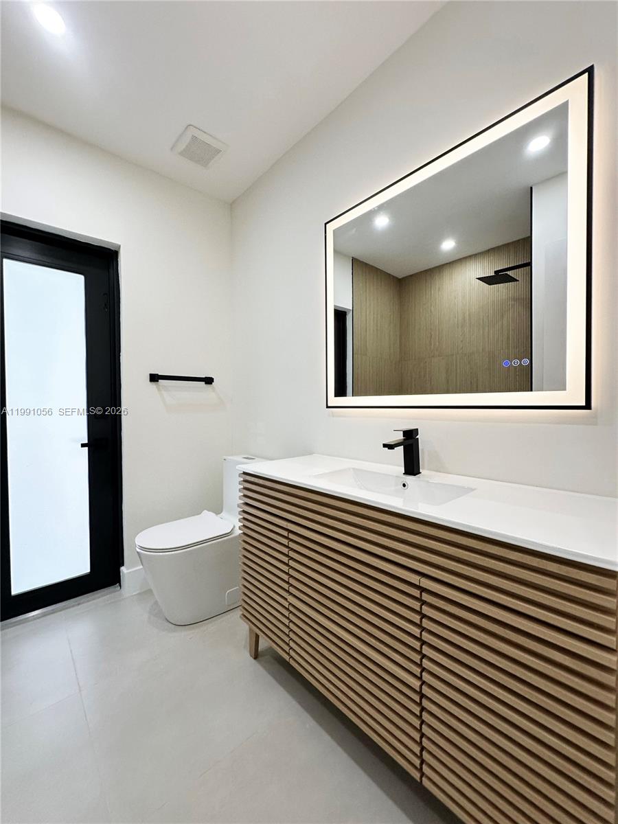 1240 S Cypress Rd Pompano Beach, FL 33060