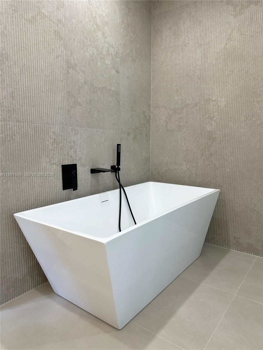 1240 S Cypress Rd Pompano Beach, FL 33060