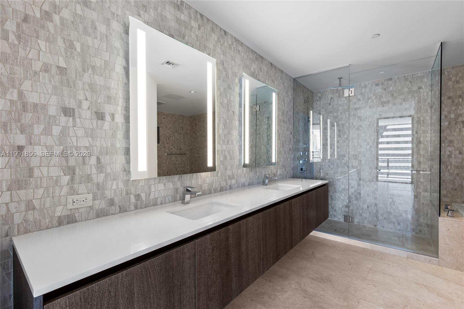 88 SW 7th St #904 Miami, FL 33130