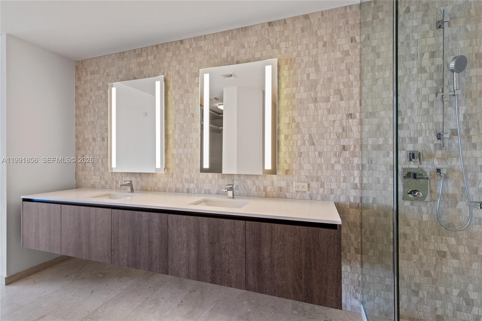 88 SW 7th St #904 Miami, FL 33130