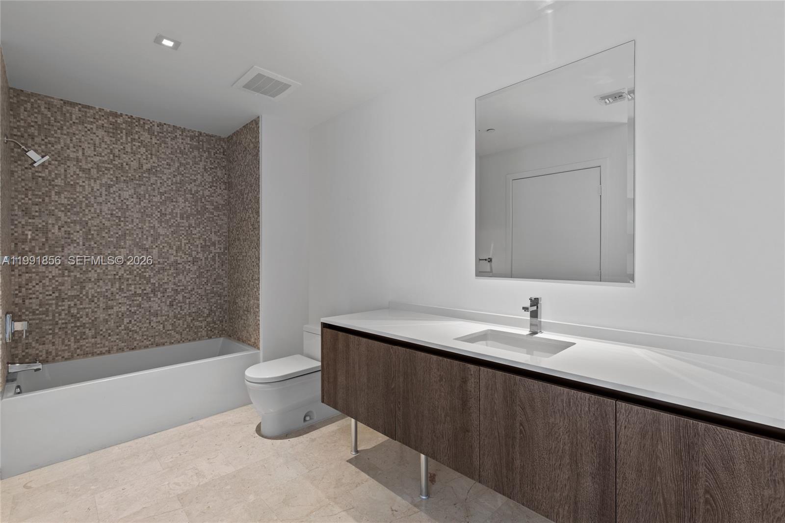 88 SW 7th St #904 Miami, FL 33130