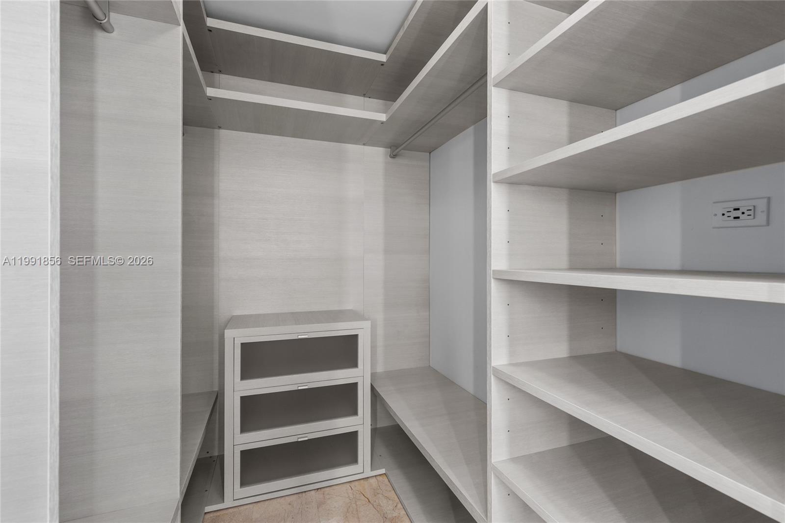 88 SW 7th St #904 Miami, FL 33130