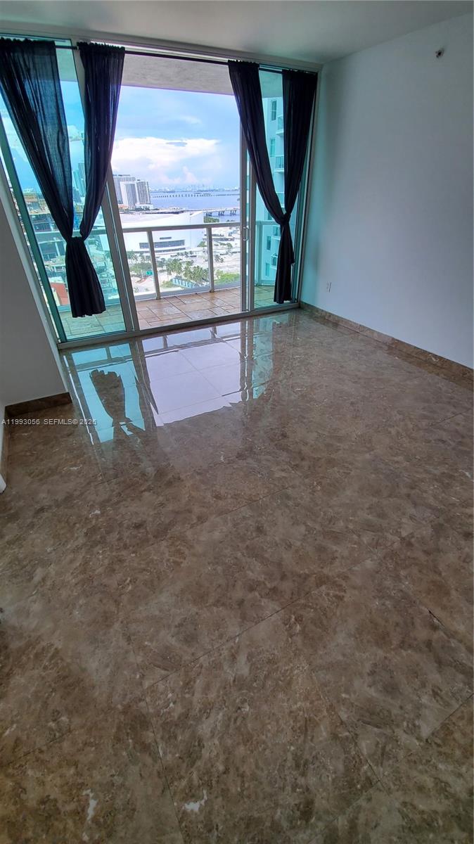 image Vizcayne South9