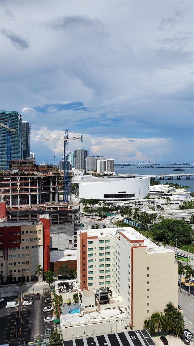 image Vizcayne South15