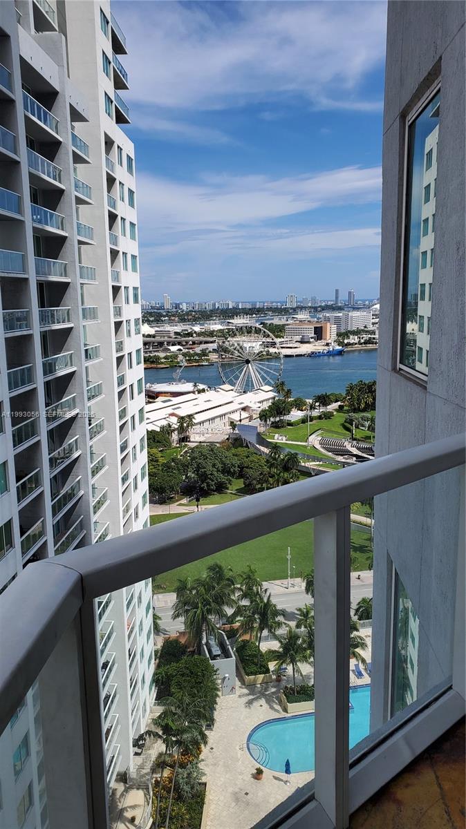 image Vizcayne South16