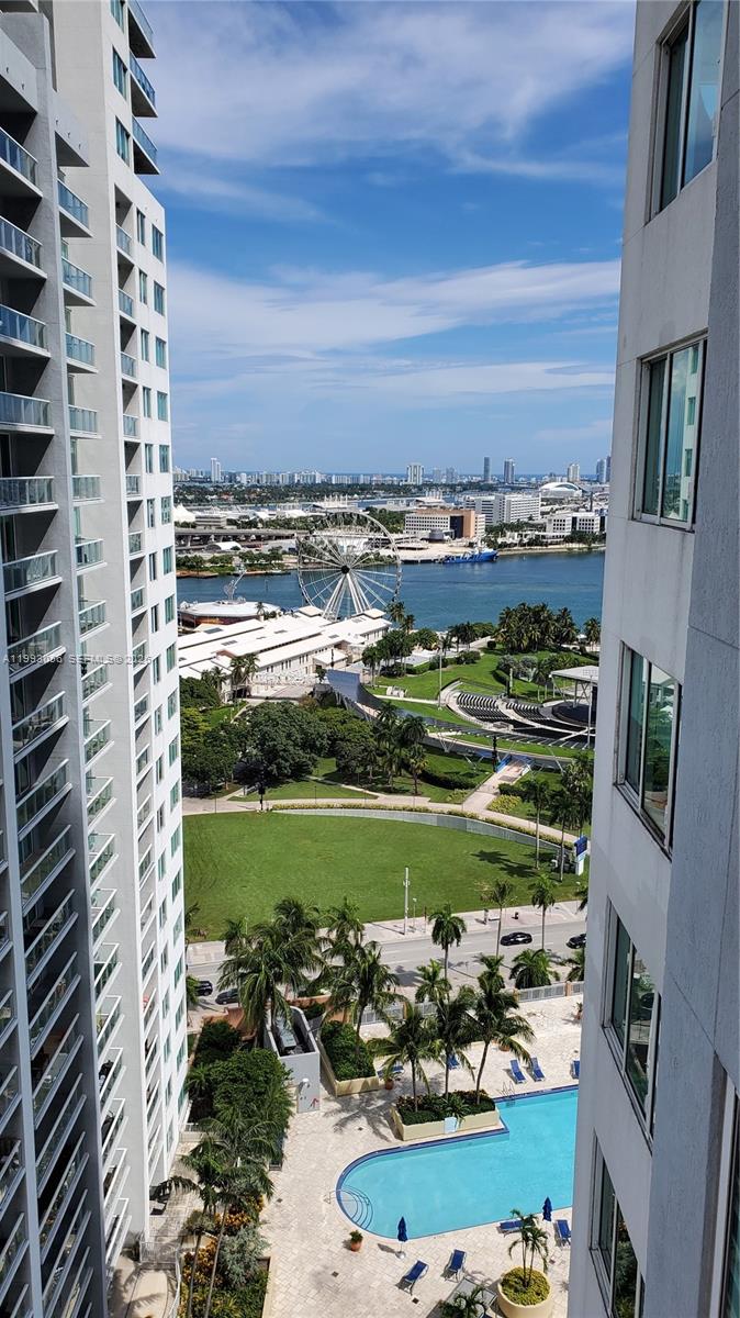 image Vizcayne South17