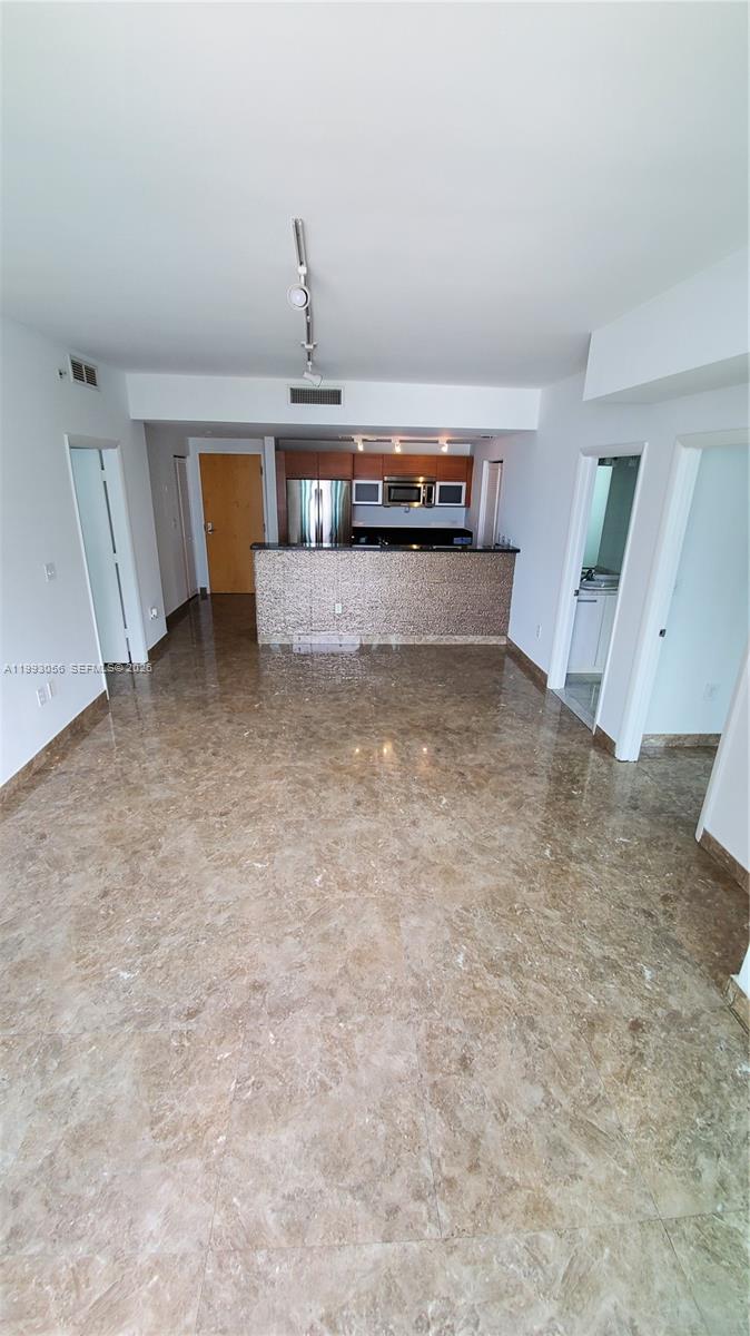 image Vizcayne South19