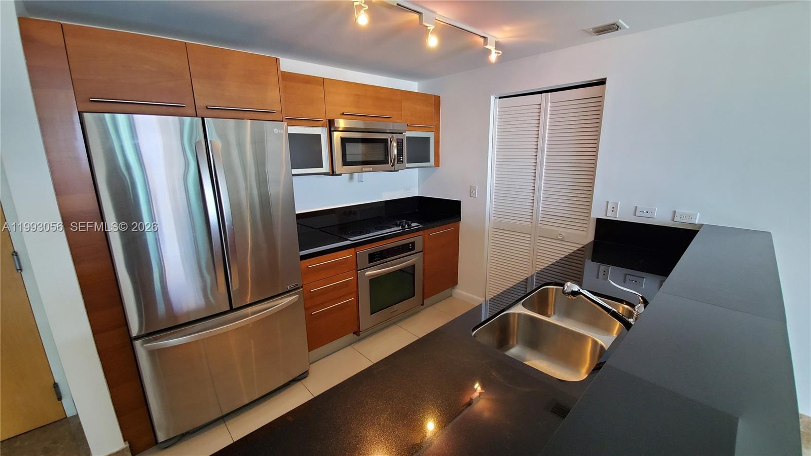 image Vizcayne South20