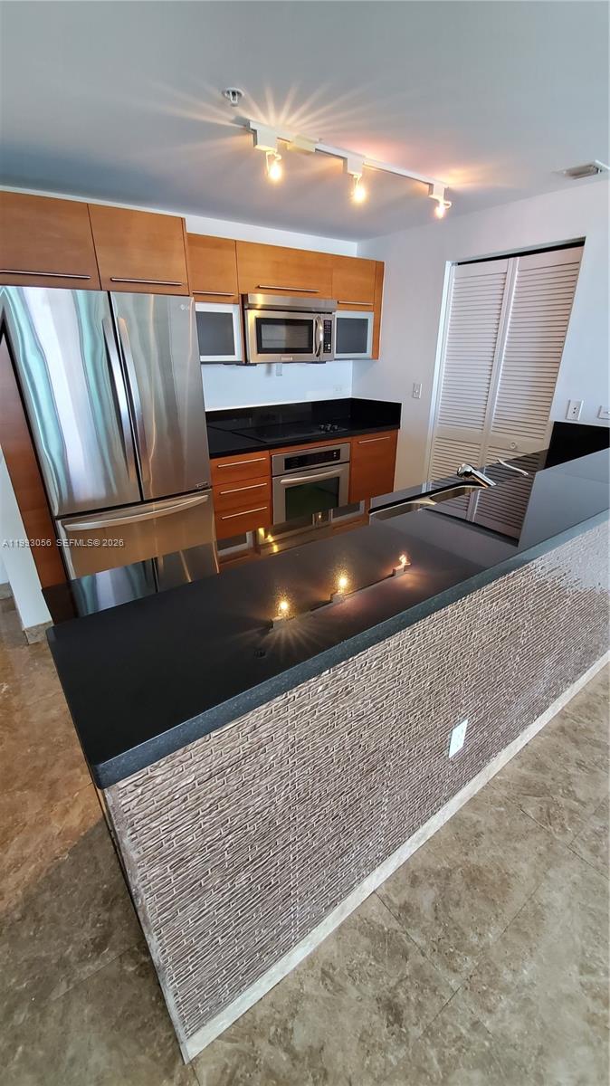 image Vizcayne South21