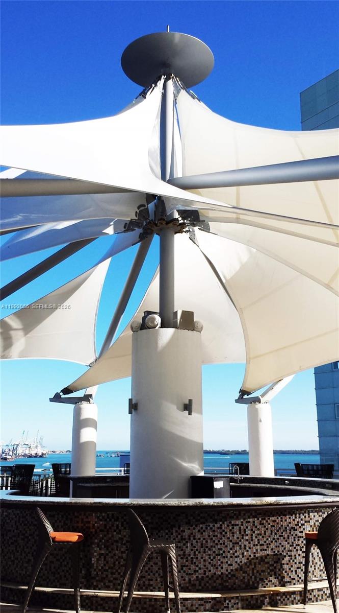 image Vizcayne South27