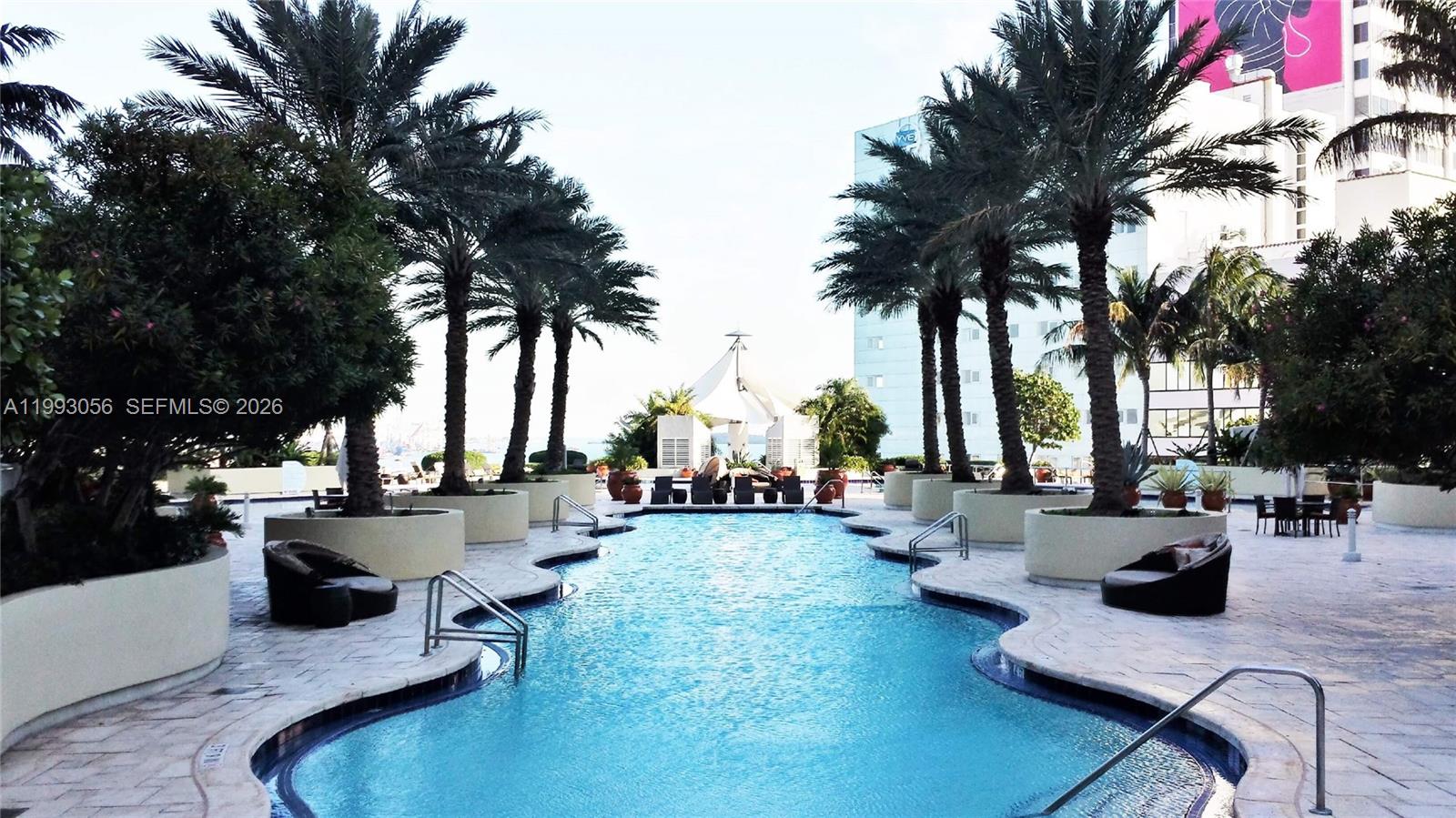 image Vizcayne South28