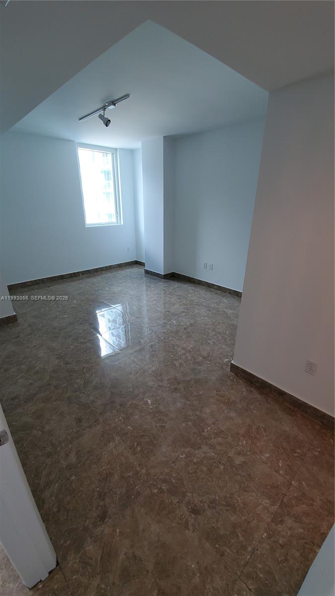 image Vizcayne South2