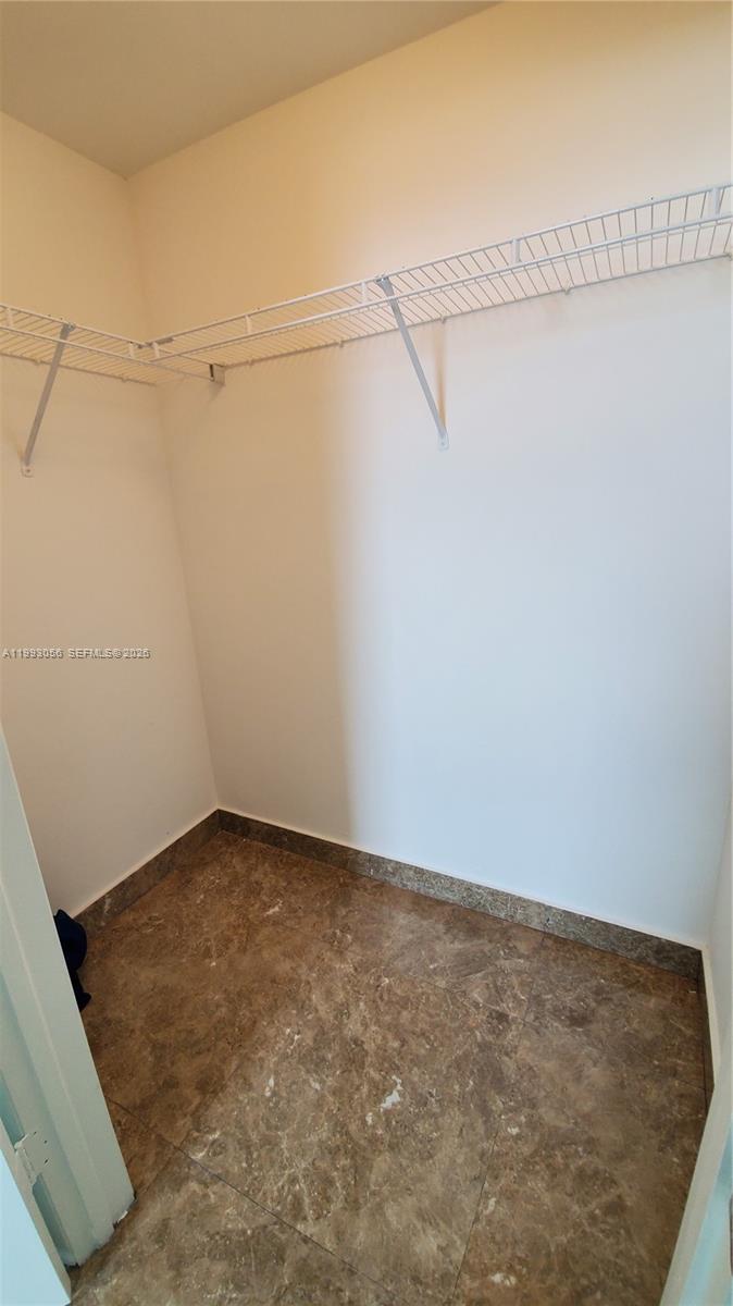 image Vizcayne South4