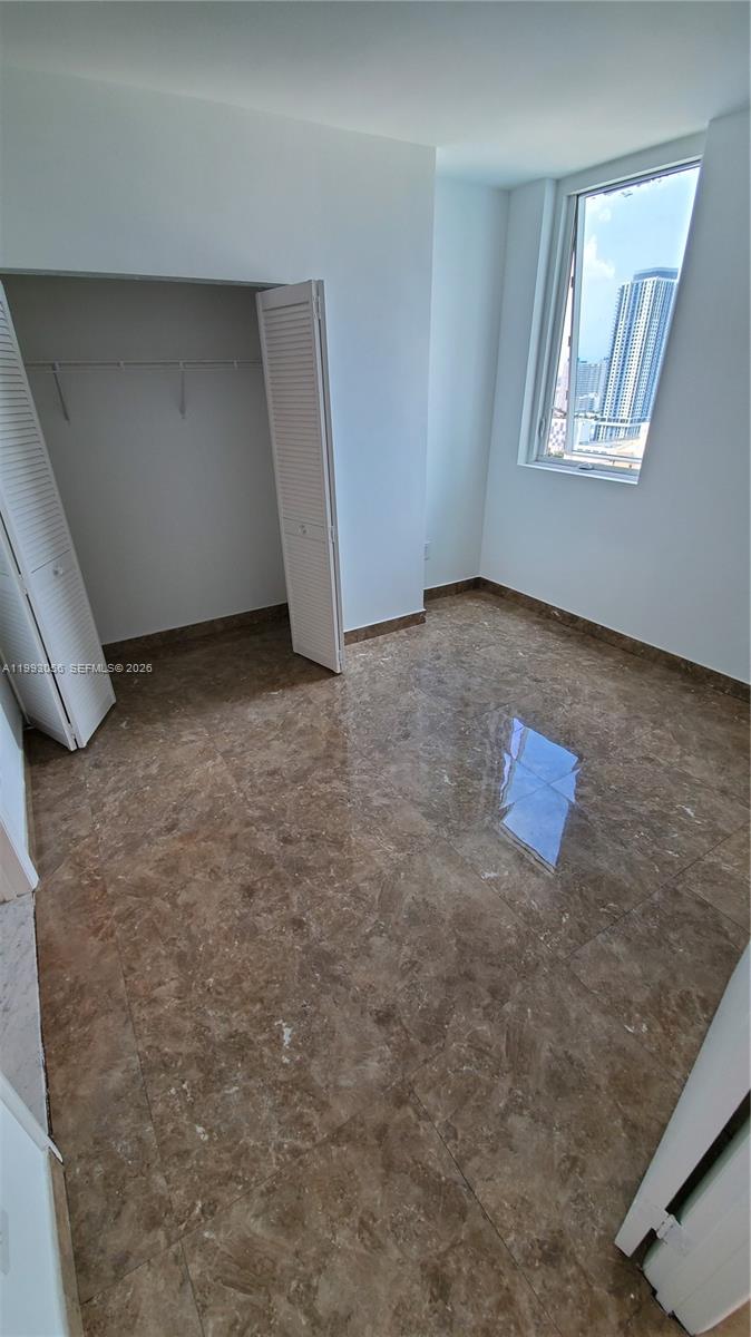 image Vizcayne South5