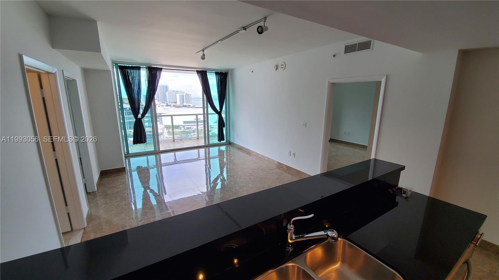 image Vizcayne South8