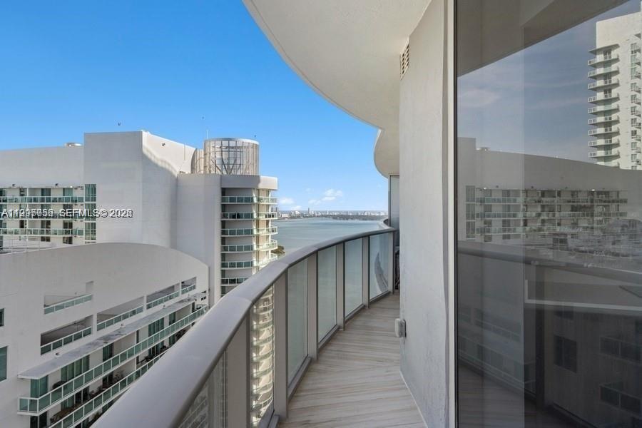 image Aria on the Bay21