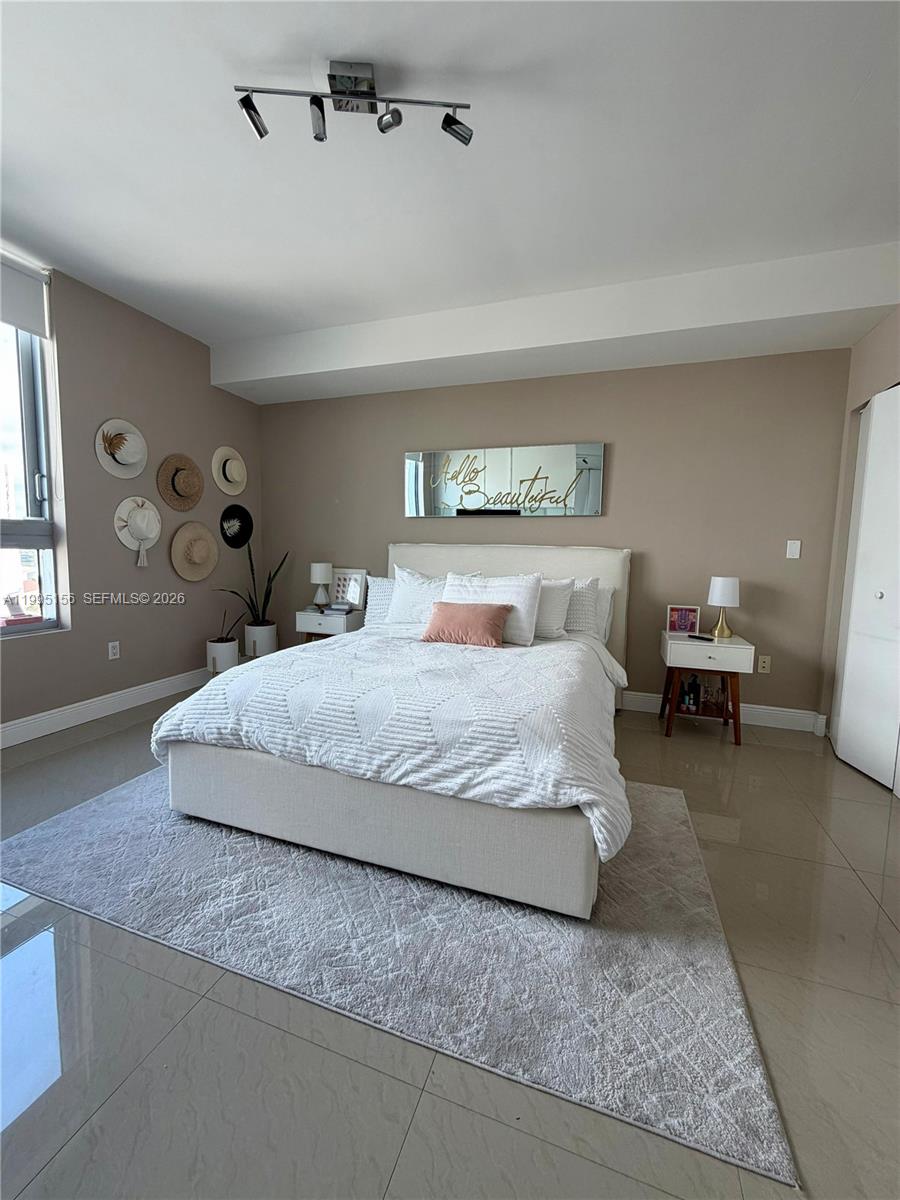 90 SW 3rd St #2112 Miami, FL 33130