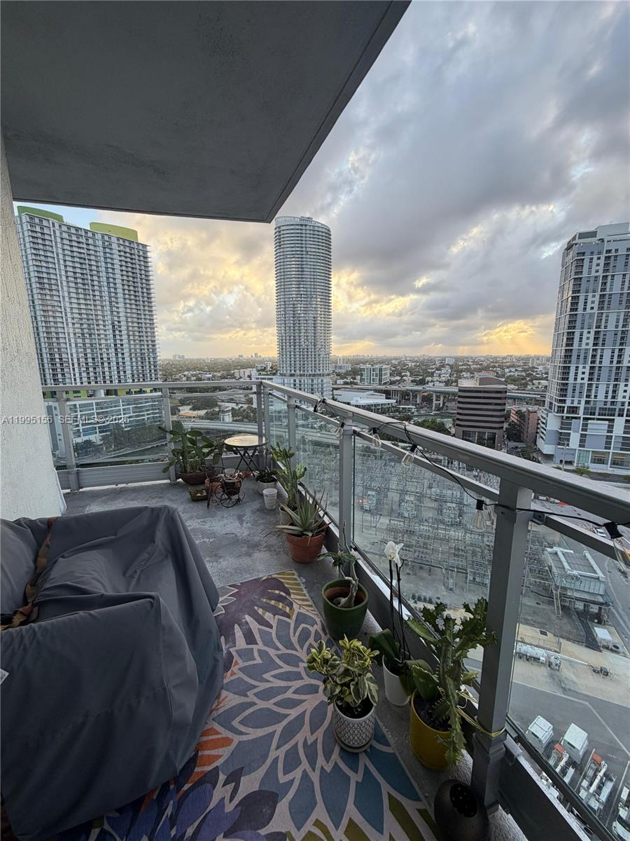 90 SW 3rd St #2112 Miami, FL 33130