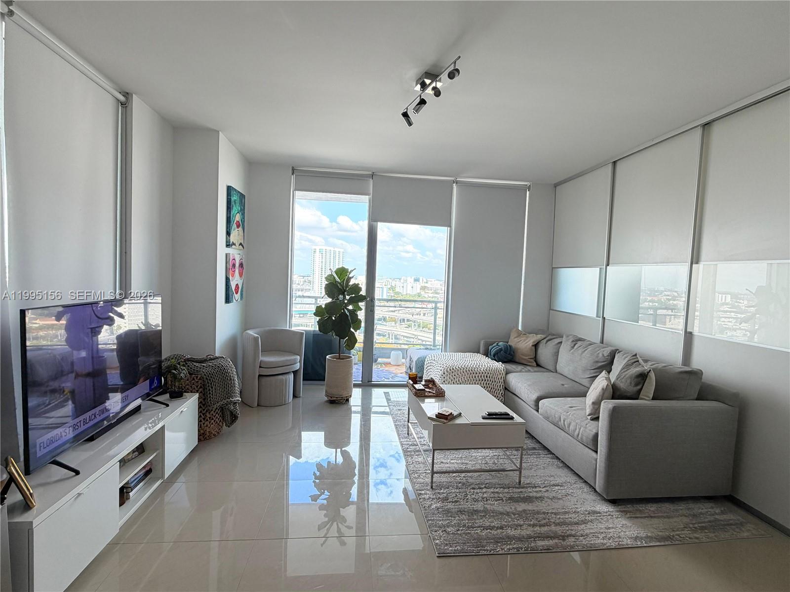 90 SW 3rd St #2112 Miami, FL 33130