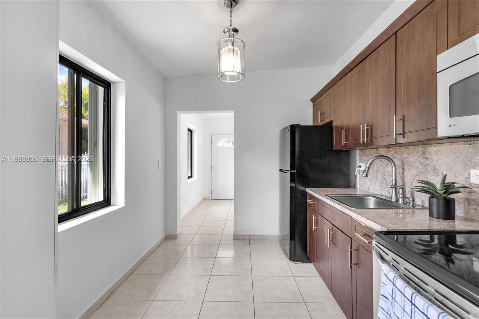 670 E 45th St Hialeah, FL 33013