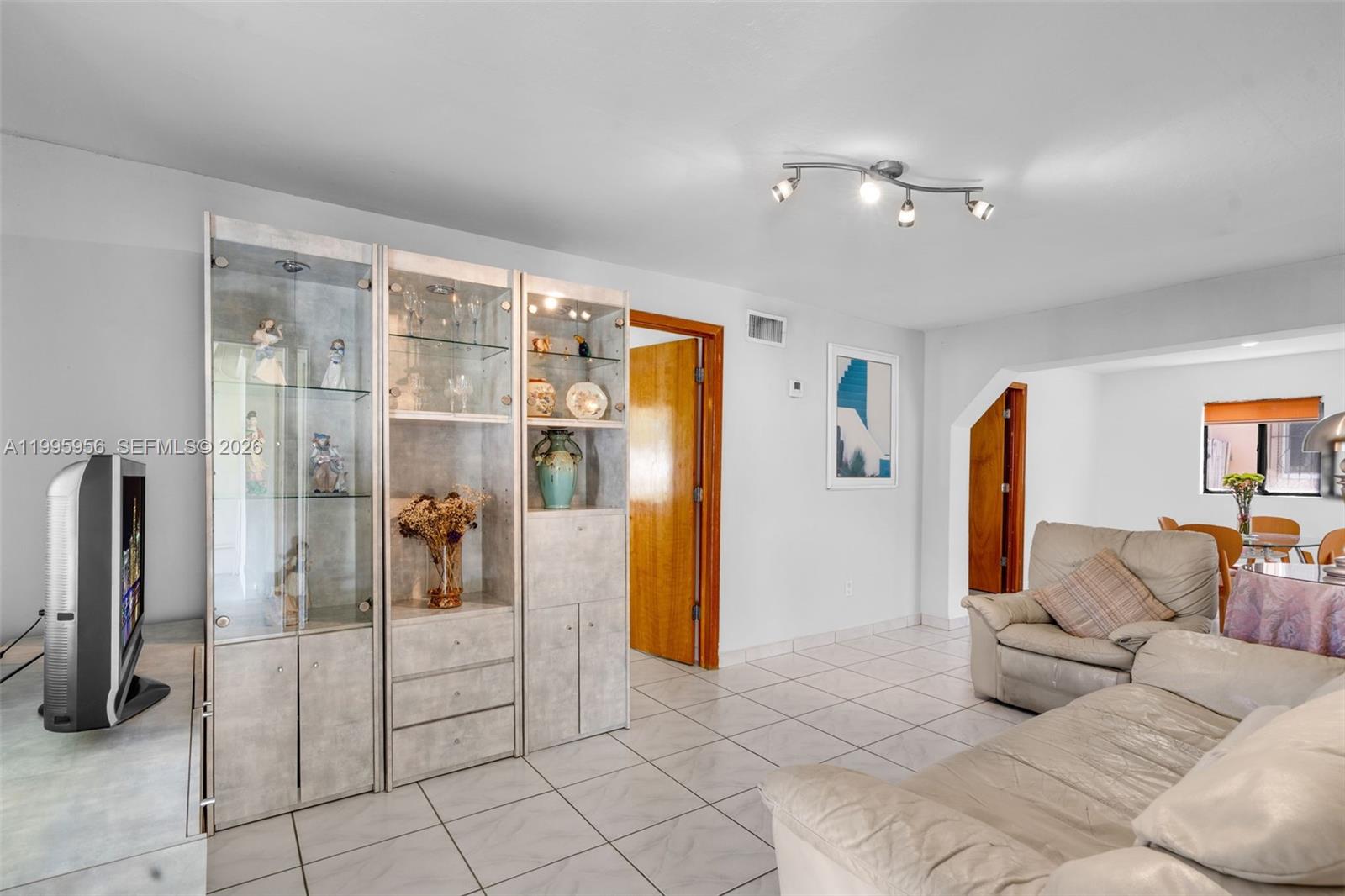 670 E 45th St Hialeah, FL 33013