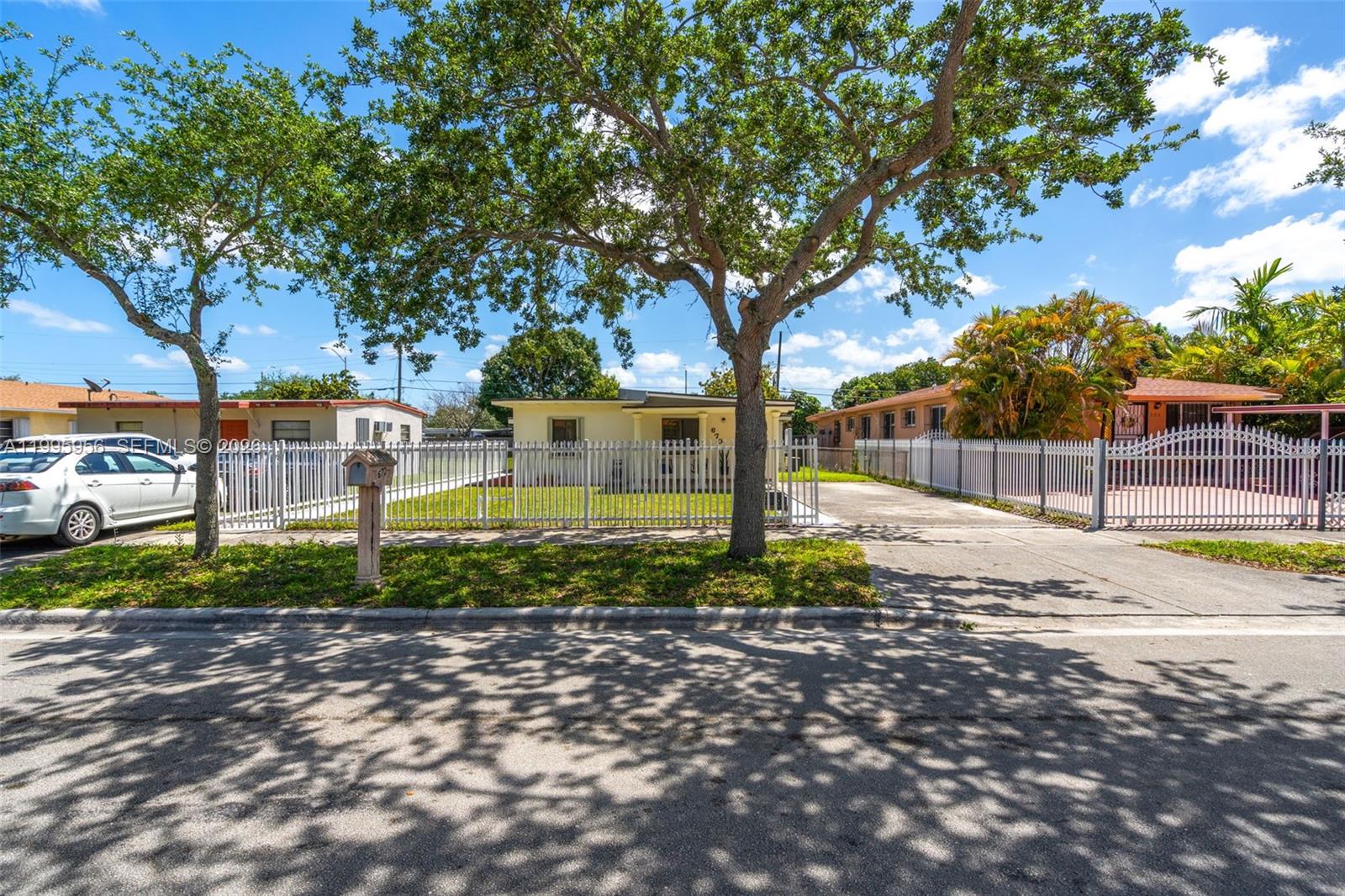 670 E 45th St Hialeah, FL 33013